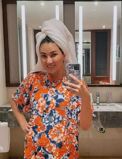 penyanyi cantik pakai daster © berbagai sumber