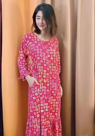 penyanyi cantik pakai daster © berbagai sumber