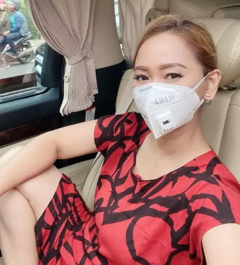 penyanyi cantik pakai daster © berbagai sumber