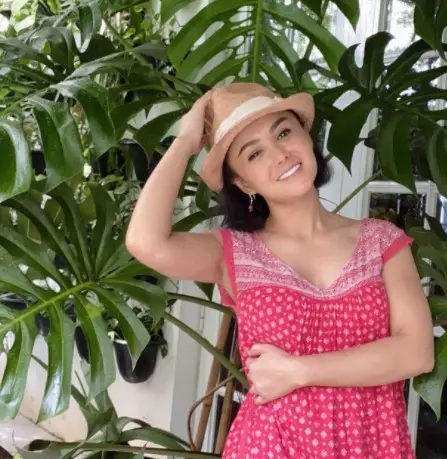 penyanyi cantik pakai daster © berbagai sumber