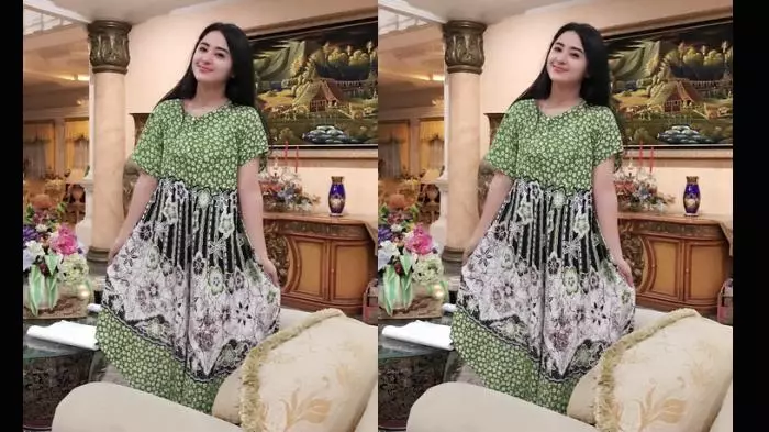 penyanyi cantik pakai daster © berbagai sumber