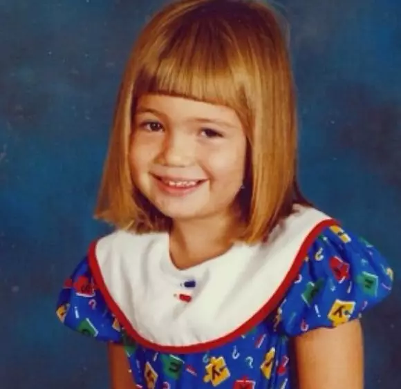 Potret masa kecil pemain The Princess Diaries dari berbagai sumber Potret masa kecil pemain The Princess Diaries dari berbagai sumber