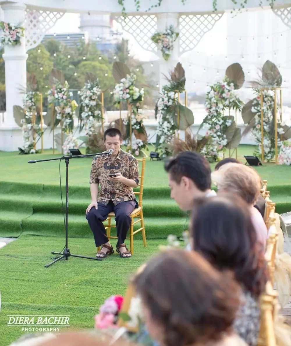 dekorasi panggung lamaran seleb © 2021 brilio.net