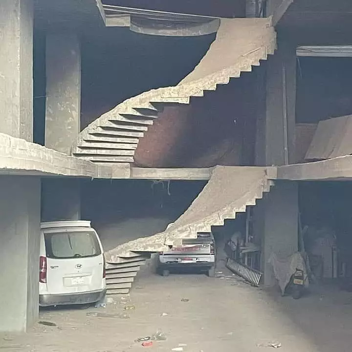 potret bangunan dipasang terbalik © 2021 instagram.com potret bangunan dipasang terbalik © 2021 instagram.com