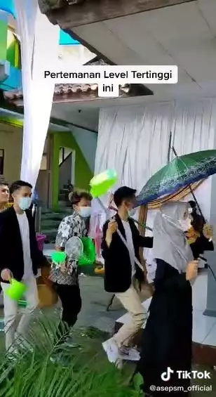 viral teman hadiri pernikahan Berbagai sumber viral teman hadiri pernikahan Berbagai sumber