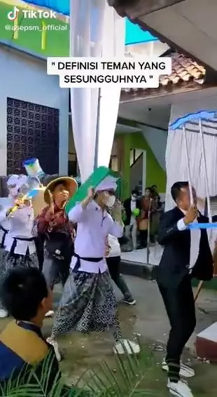 viral teman hadiri pernikahan Berbagai sumber viral teman hadiri pernikahan Berbagai sumber
