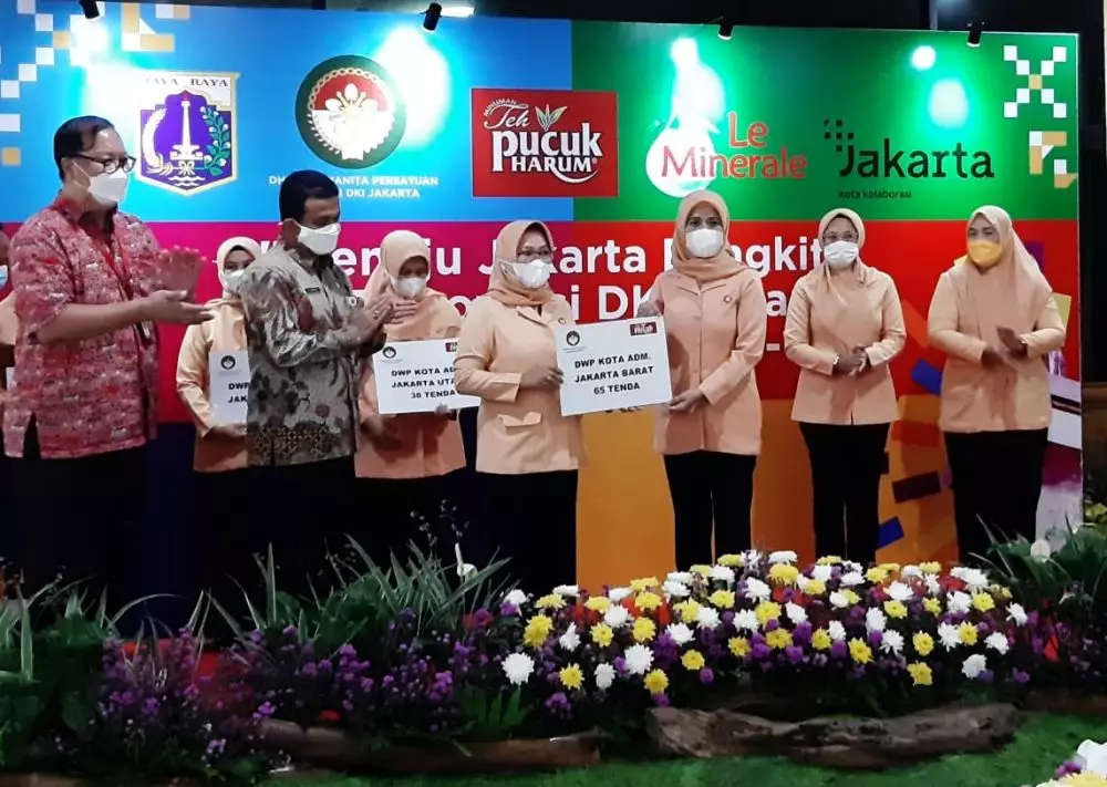 Teh Pucuk Tenda Satgas Covid © 2021 brilio.net Teh Pucuk Tenda Satgas Covid © 2021 brilio.net