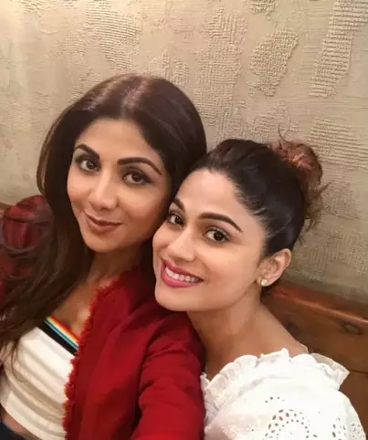 potret kebersamaan Shilpa Shetty dan Shamita Instagram/@shamitashetty_official