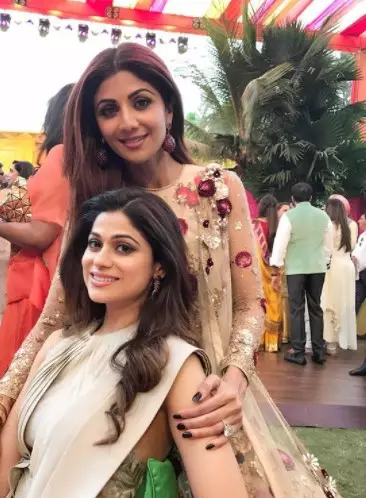 potret kebersamaan Shilpa Shetty dan Shamita Instagram/@shamitashetty_official