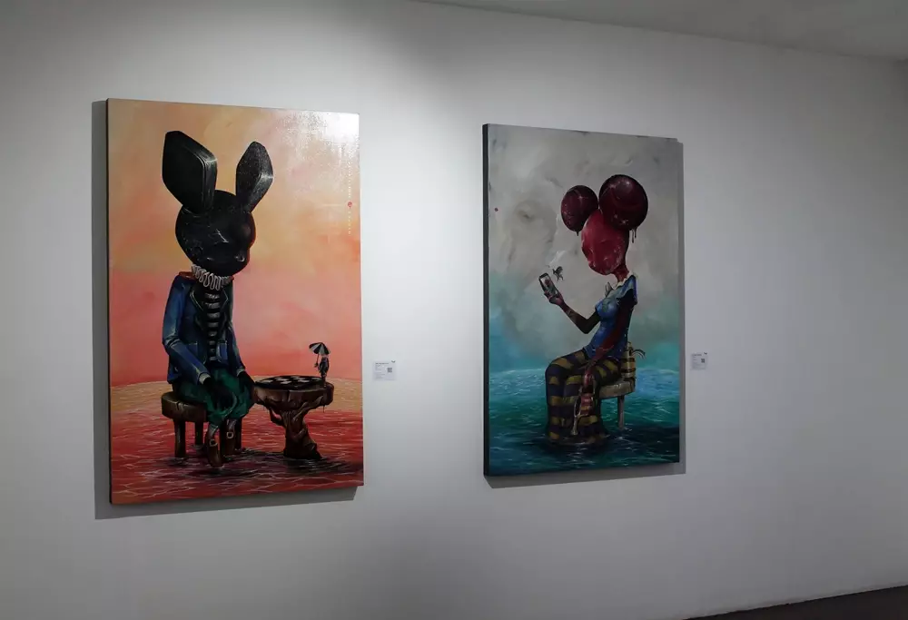 Menikmati karya seni © 2021 brilio.net Menikmati karya seni © 2021 brilio.net