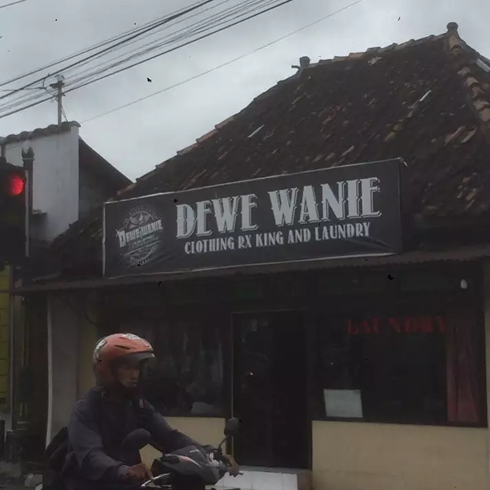 Spanduk lucu jasa laundry © berbagai sumber