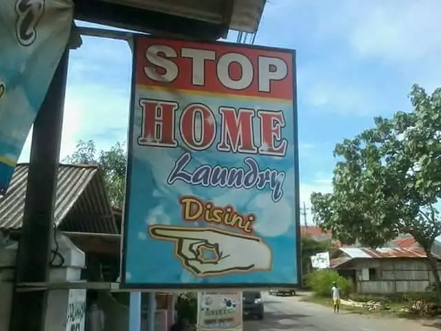 Spanduk lucu jasa laundry © berbagai sumber