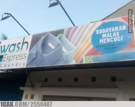 Spanduk lucu jasa laundry © berbagai sumber