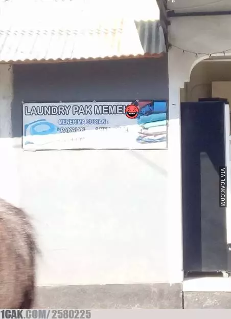 Spanduk lucu jasa laundry © berbagai sumber