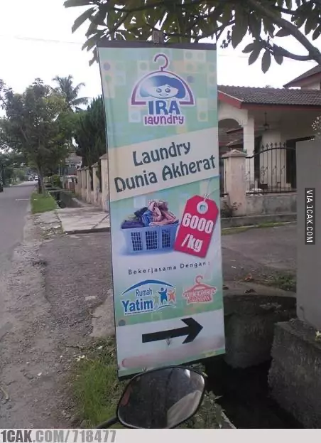 Spanduk lucu jasa laundry © berbagai sumber