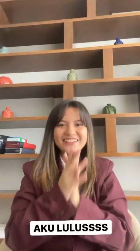 Marsha Aruan lulus kuliah © Instagram Marsha Aruan lulus kuliah © Instagram