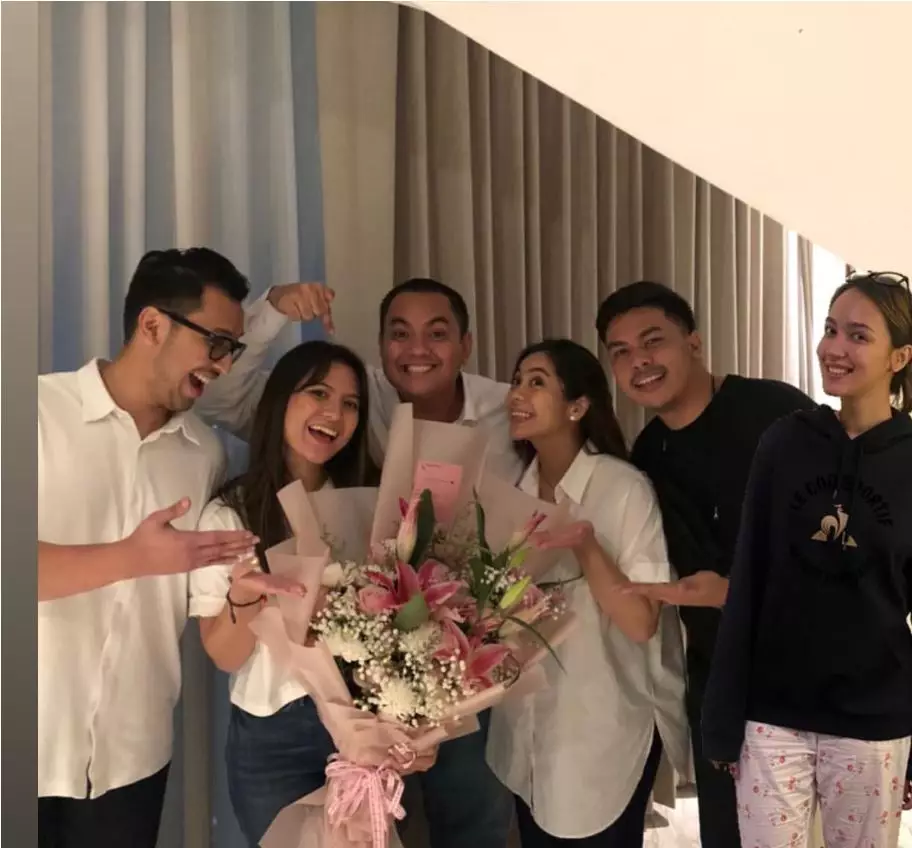 Marsha Aruan lulus kuliah © Instagram Marsha Aruan lulus kuliah © Instagram