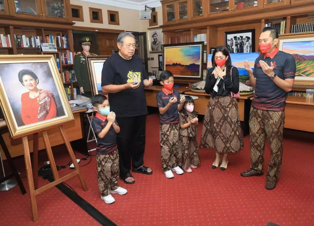 kedua anak Aliya sunat © Instagram