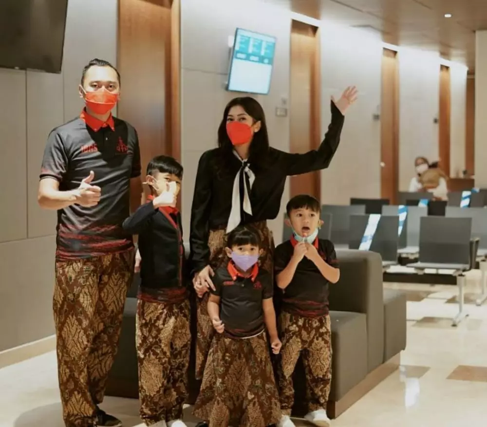 kedua anak Aliya sunat © Instagram