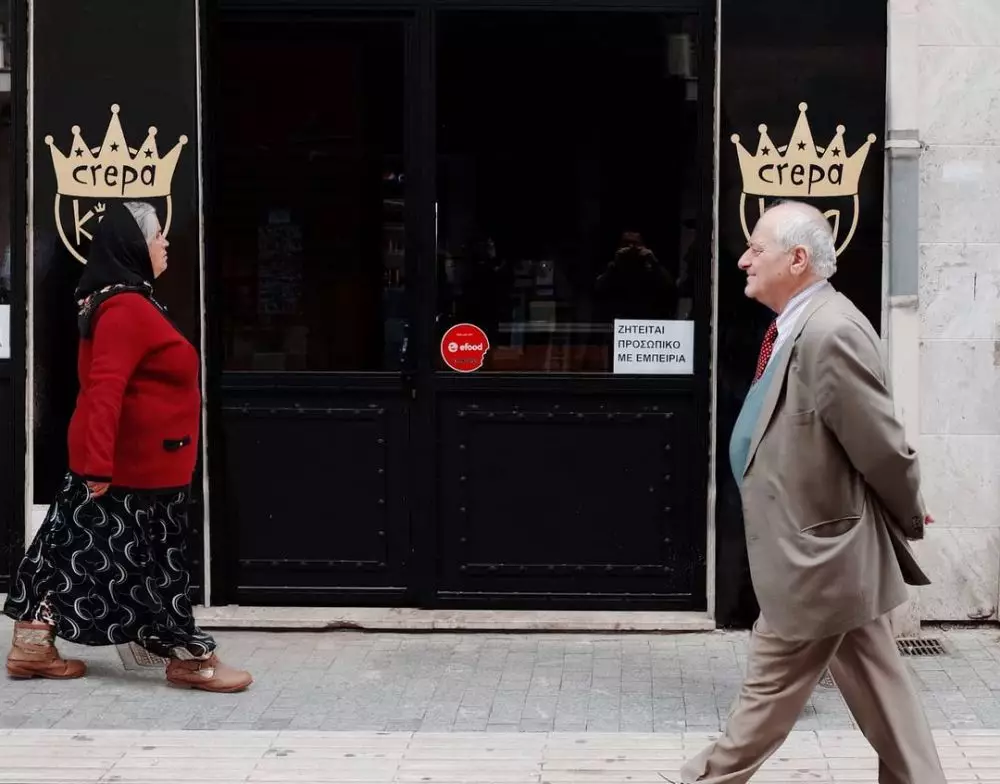 momen lucu pas orang dengan benda © 2021 berbagai sumber