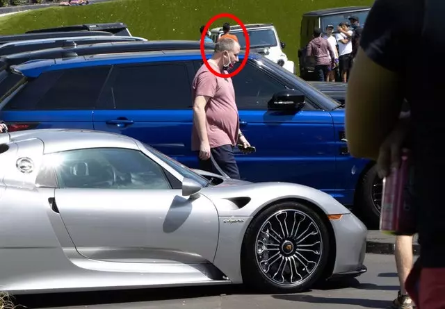 momen lucu pas orang dengan benda © 2021 berbagai sumber