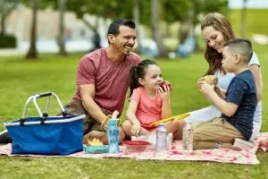 4 Tips & menu nikmat untuk si kecil piknik di rumah, seru dan asik 