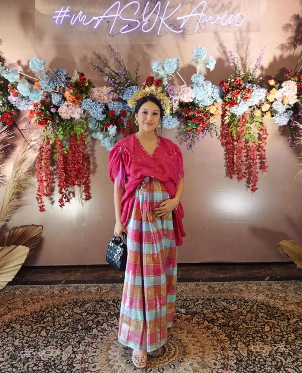 Gaya putri pedangdut saat kondangan © 2021 brilio.net