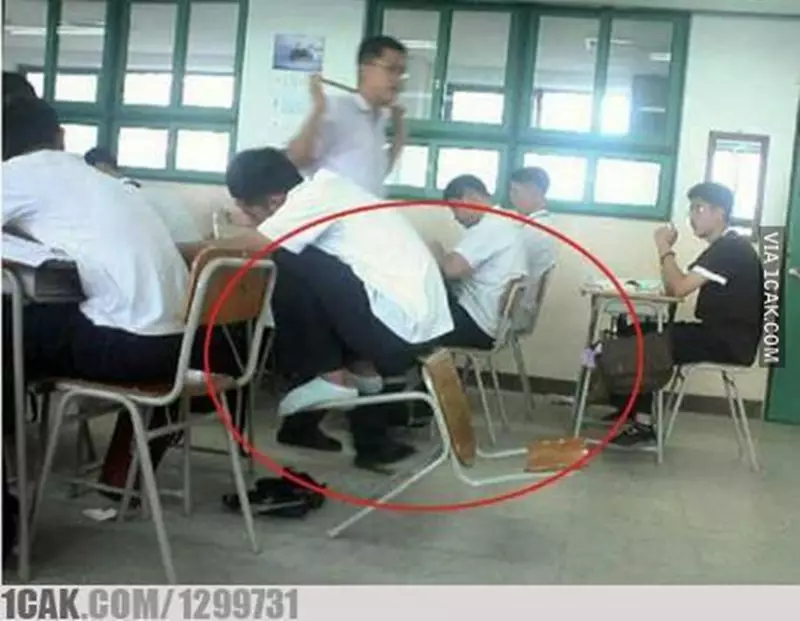 posisi nyeleneh saat duduk © 2021 berbagai sumber posisi nyeleneh saat duduk © 2021 berbagai sumber