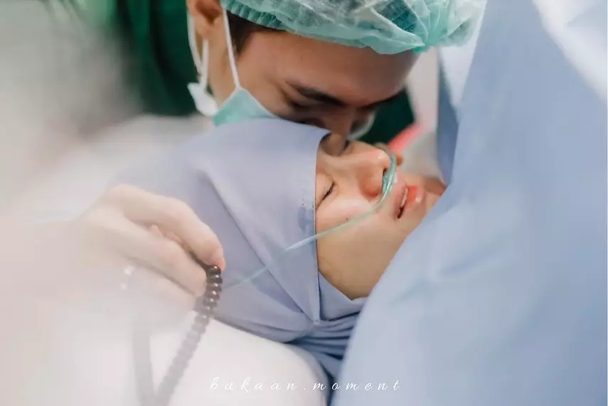 momen Dinda Hauw melahirkan © 2021 brilio.net