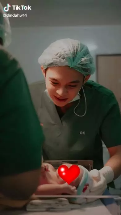 momen Dinda Hauw melahirkan © 2021 brilio.net