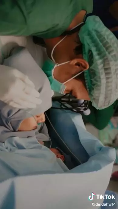 momen Dinda Hauw melahirkan © 2021 brilio.net