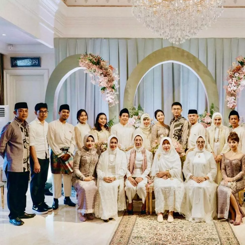 Gaya Nikita Willy di acara lamaran sang adik © Instagram