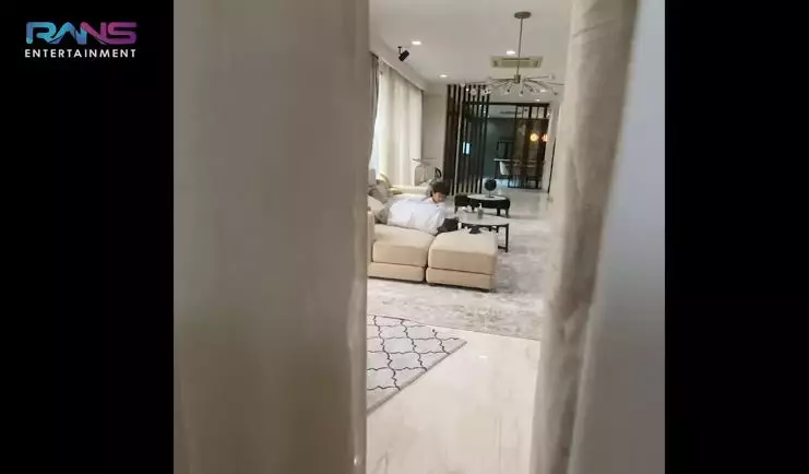 Raffi Ahmad & Nagita rayakan wisuda © YouTube/Rans Entertainment Raffi Ahmad & Nagita rayakan wisuda © YouTube/Rans Entertainment