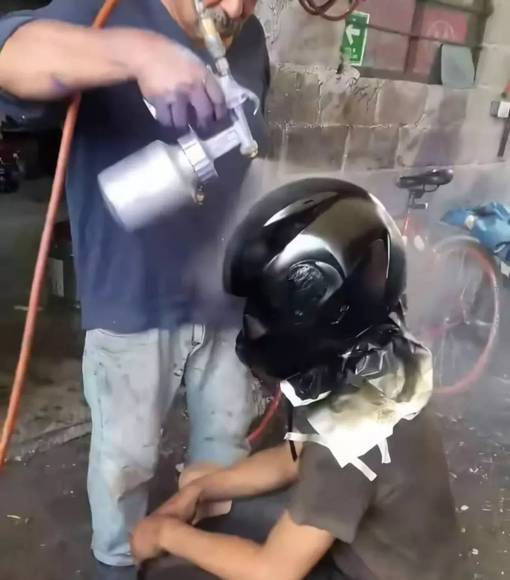 kerja sama benerin benda rusak © 2021 instagram.com