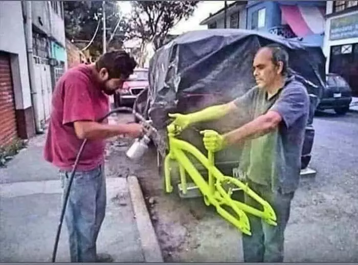 kerja sama benerin benda rusak © 2021 instagram.com