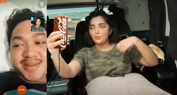 momen Sarah Menzel temani di rumah sakit © YouTube/The Hermansyah A6