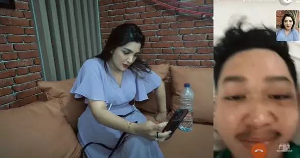 momen Sarah Menzel temani di rumah sakit © YouTube/The Hermansyah A6