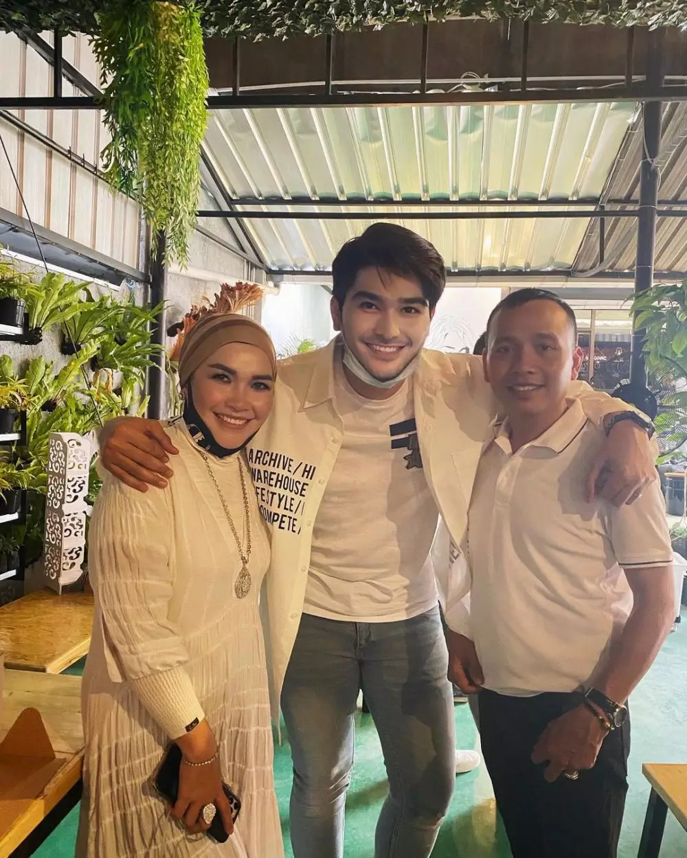 Brata dan keluarga ATT © Instagram