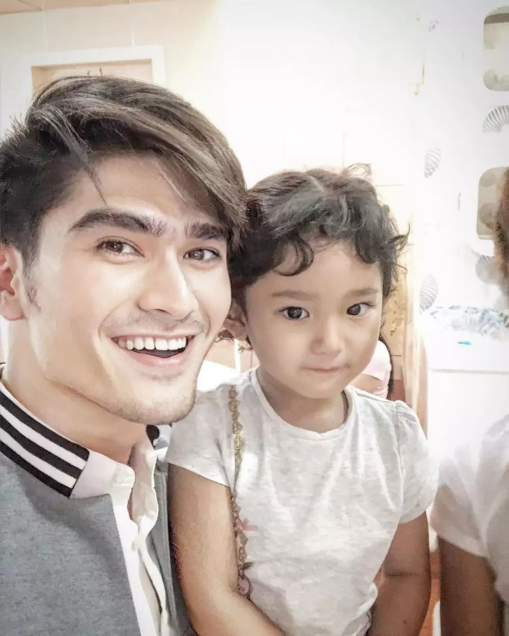 Brata dan keluarga ATT © Instagram