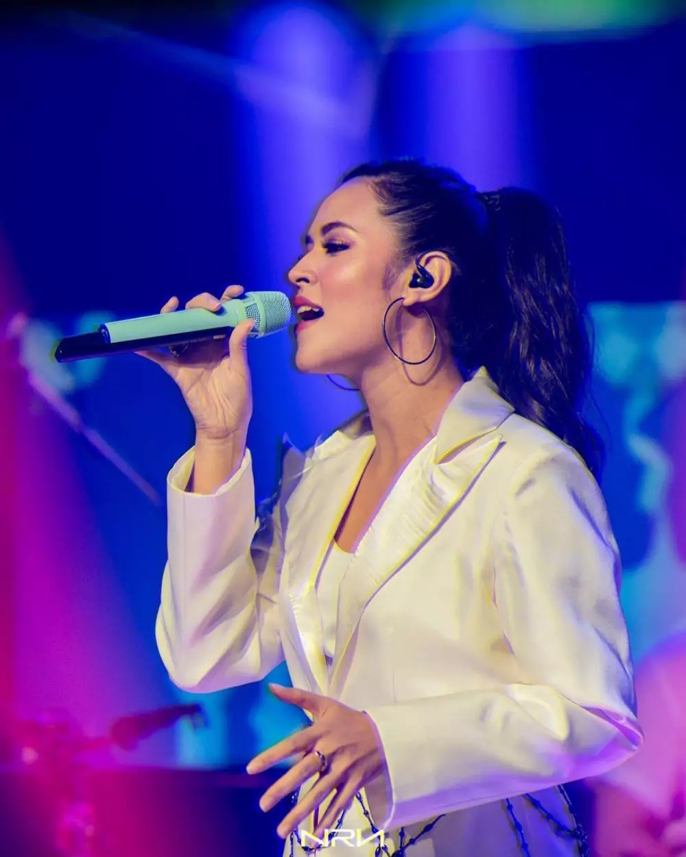 penyanyi solo © berbagai sumber