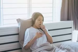 5 Cara redakan batuk di rumah dengan efektif