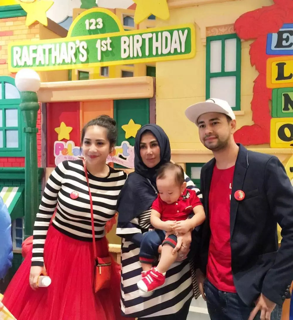 Nagita dan Mama Amy outfit serasi © Instagram Nagita dan Mama Amy outfit serasi © Instagram