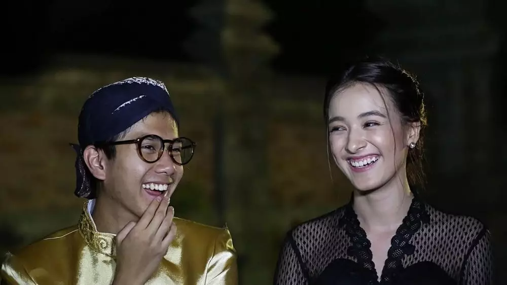 Momen mesra Iqbaal Ramadhan © berbagai sumber