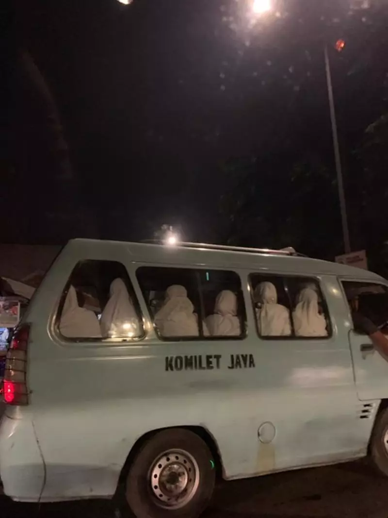 penampakan lucu di angkot © 2021 berbagai sumber penampakan lucu di angkot © 2021 berbagai sumber