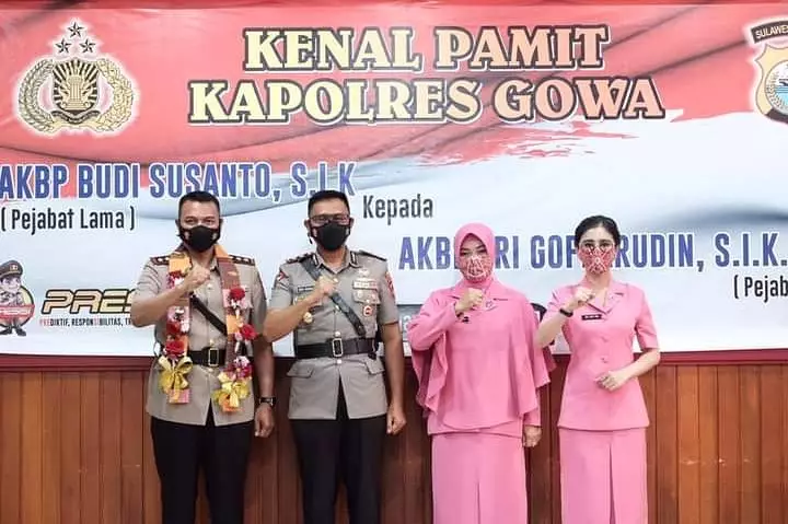 potret Uut Permatasari saat dampingi Sertijab Suami Instagram potret Uut Permatasari saat dampingi Sertijab Suami Instagram