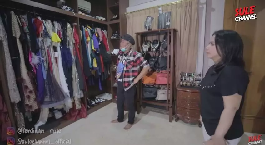 penampakan rumah iis sugianto © YouTube