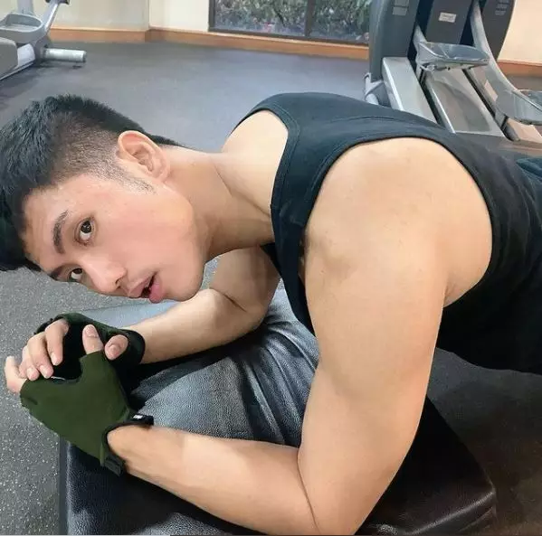 ricky cuaca tampil makin macho Instagram