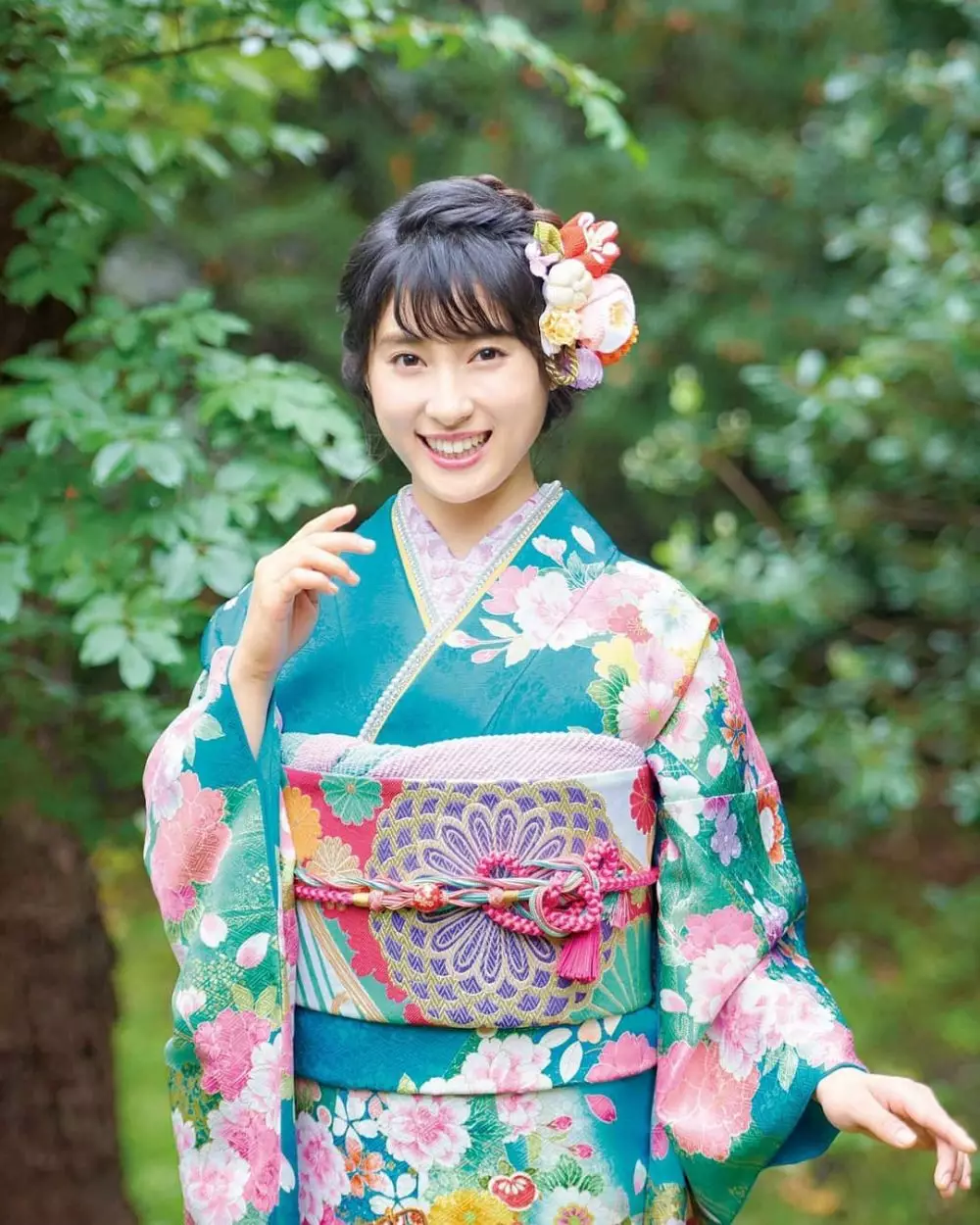 Potret seleb cantik Jepang kenakan kimono dari berbagai sumber