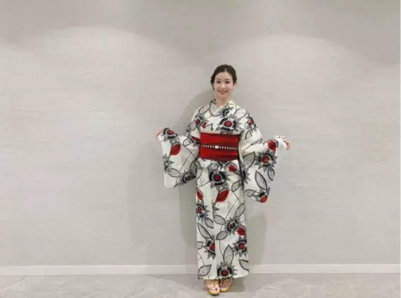 Potret seleb cantik Jepang kenakan kimono dari berbagai sumber