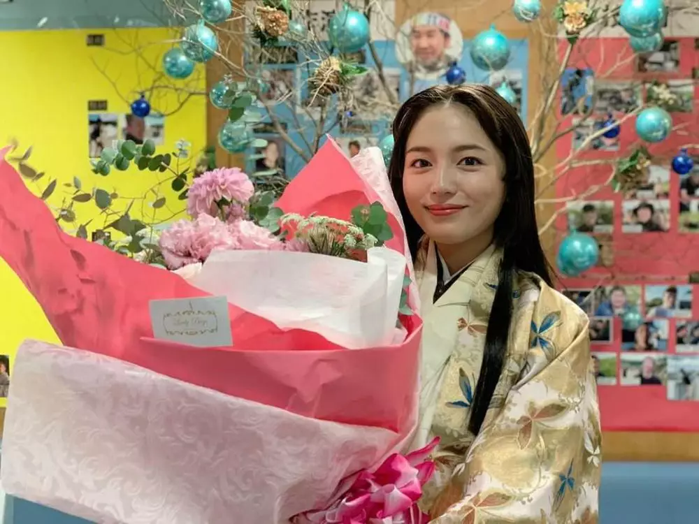 Potret seleb cantik Jepang kenakan kimono dari berbagai sumber